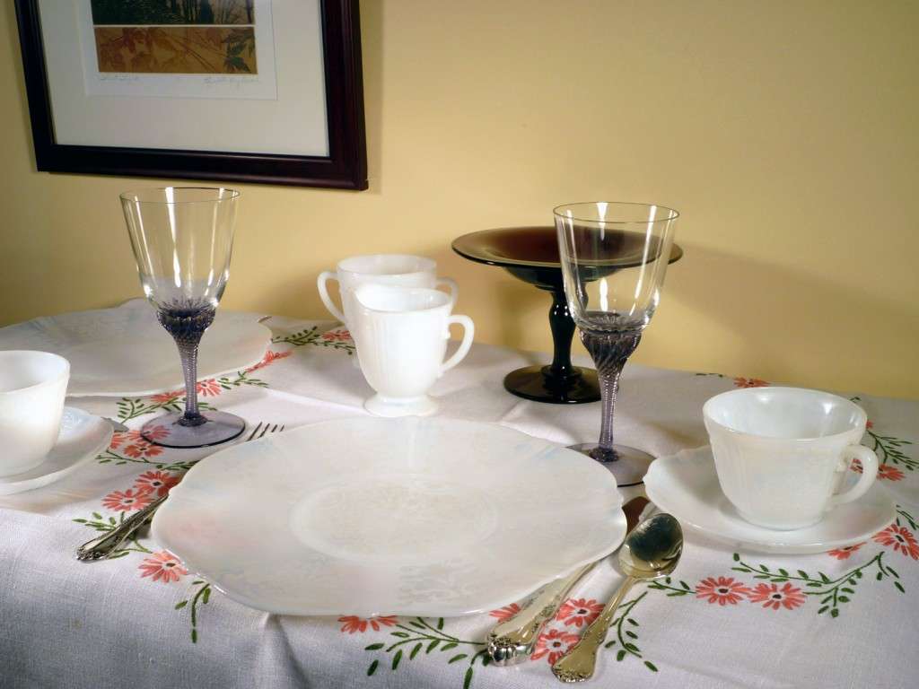 American Sweetheart Place Setting and Amethyst Flair Stemware American Sweetheart Place Setting and Amethyst Flair Stemware