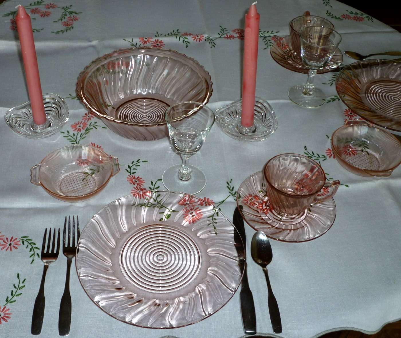 Petal Swirl Pink Depression Glass and Rock Aurea Candles Petal Swirl Pink Depression Glass and Rock Aurea Candles