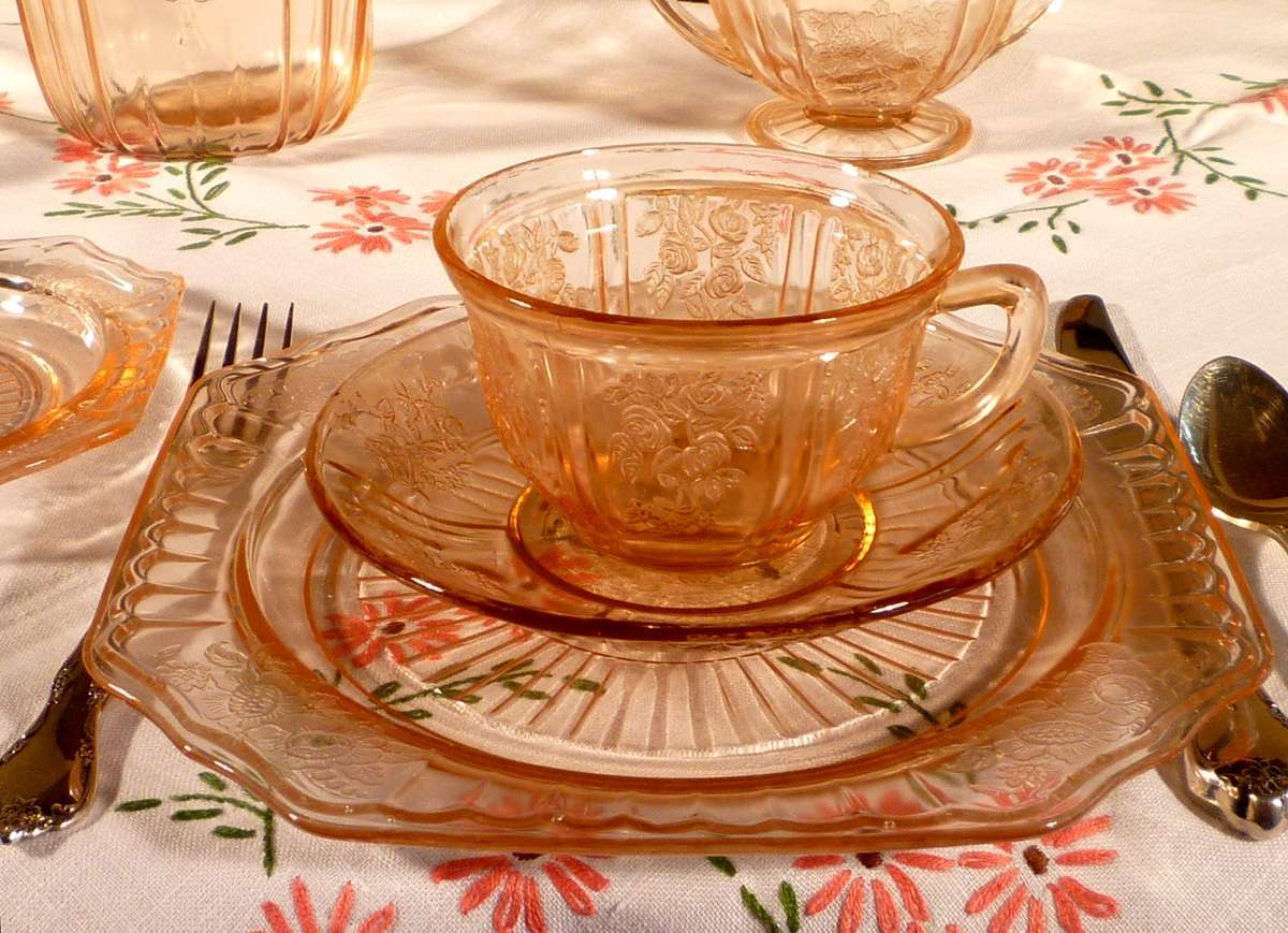 Beautiful Federal Glass Columbia depression era glass coffee cup and Saucer 