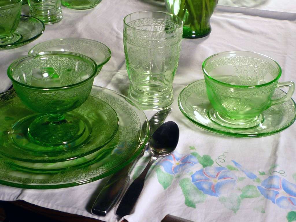 Oh What a Difference Cloth Can Make – Depression Glass Tables for You