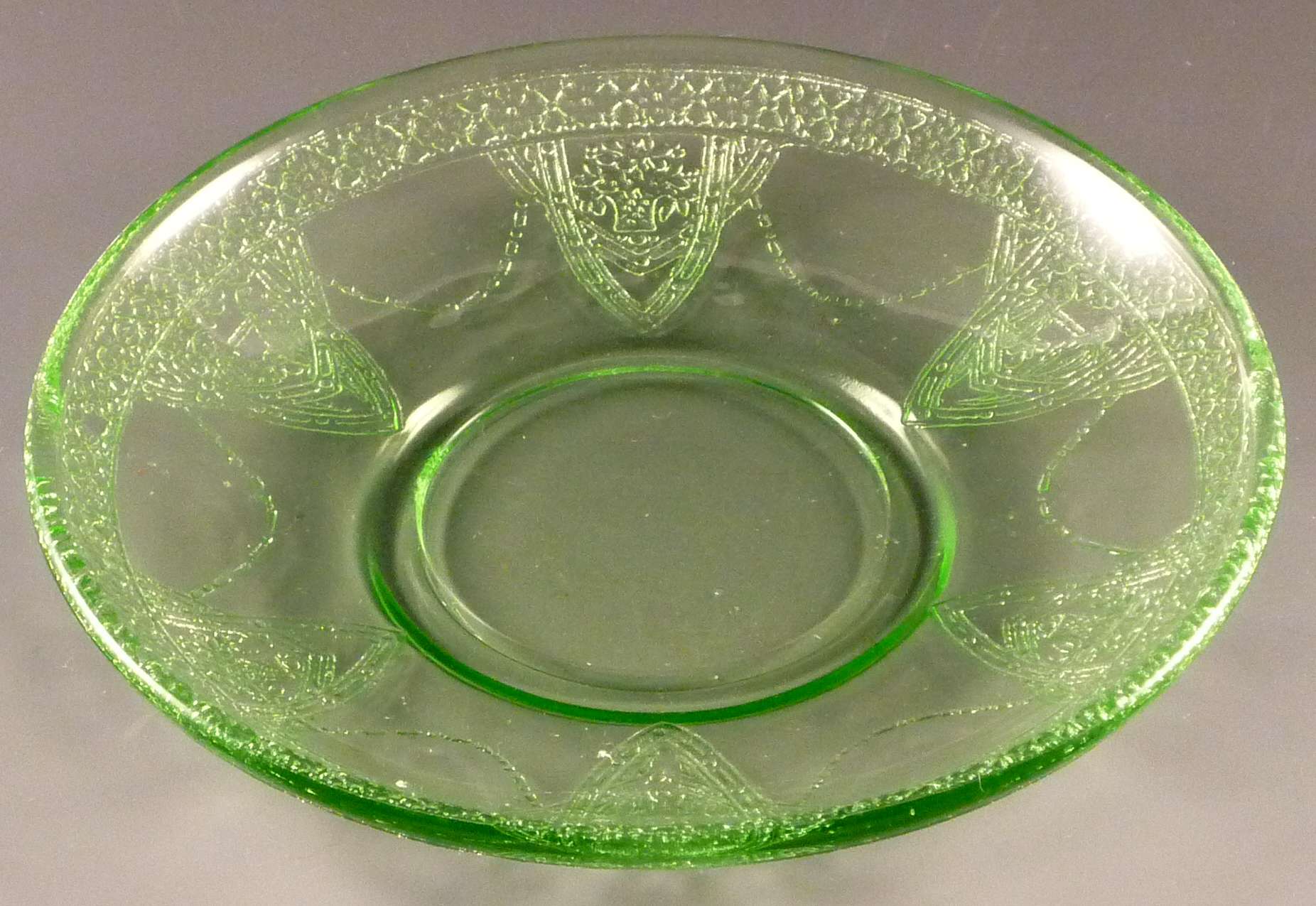 Georgian Lovebirds Green Depression Glass Saucer - No Mark.